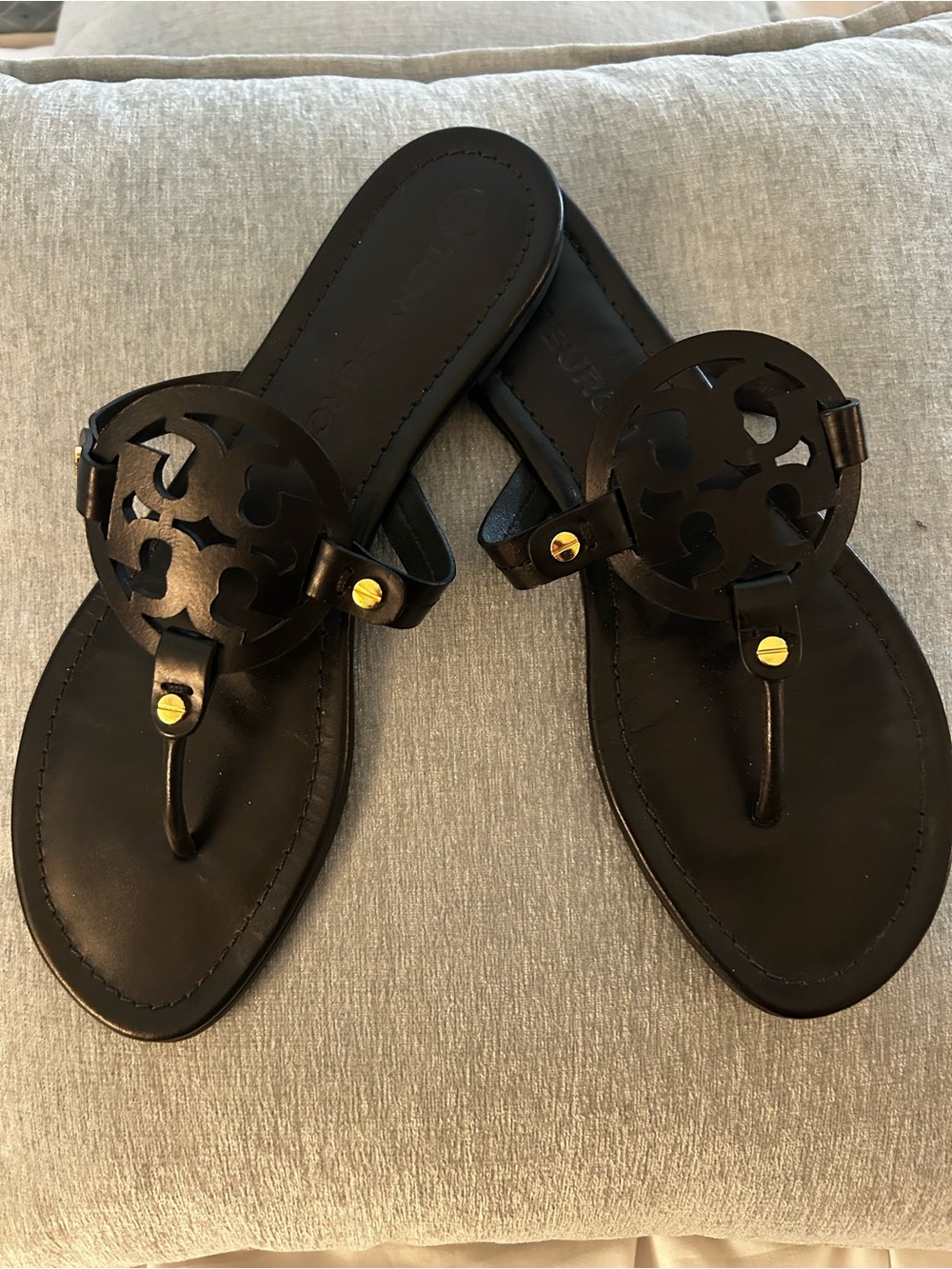 Tory Burch Black Leather Logo Cutout Thong Sandals with Gold Accents. - Picture 6 of 8